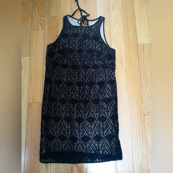 LOFT Classic Crochet Shift for effortless chic. Black with flesh lining. Size 2P - Picture 1 of 6